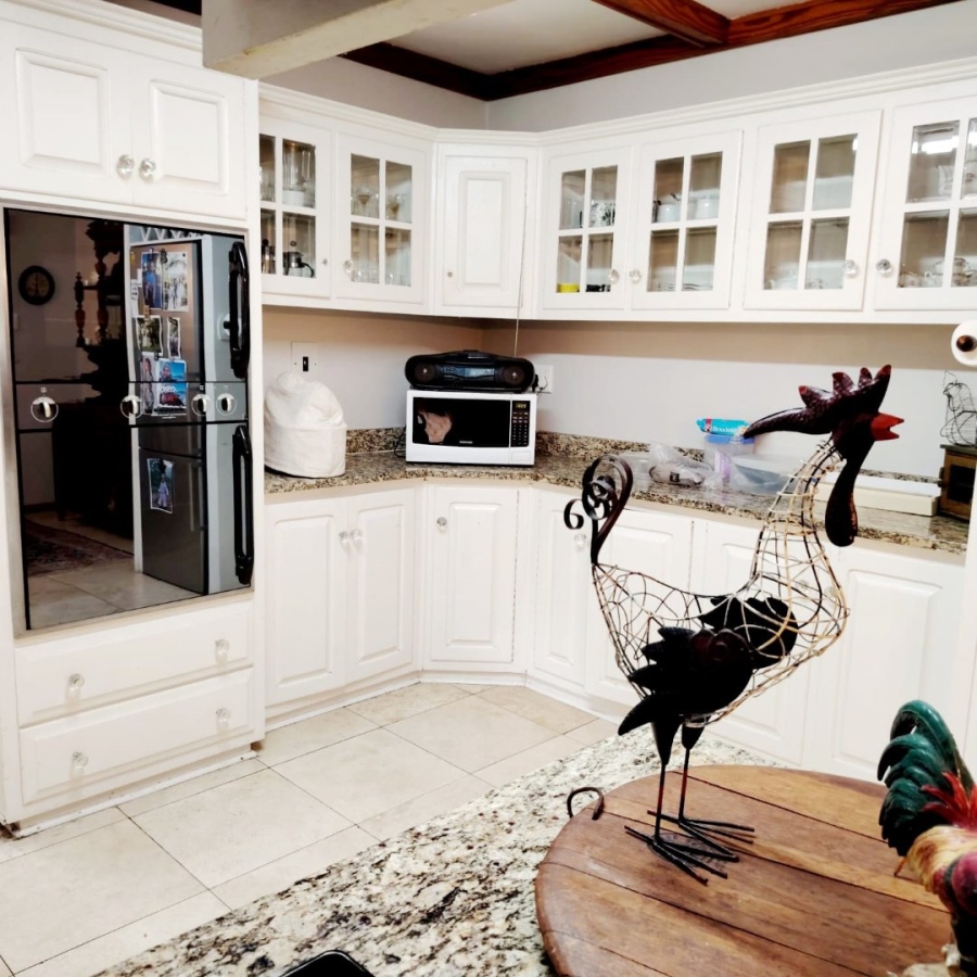 5 Bedroom Property for Sale in Beacon Bay Eastern Cape